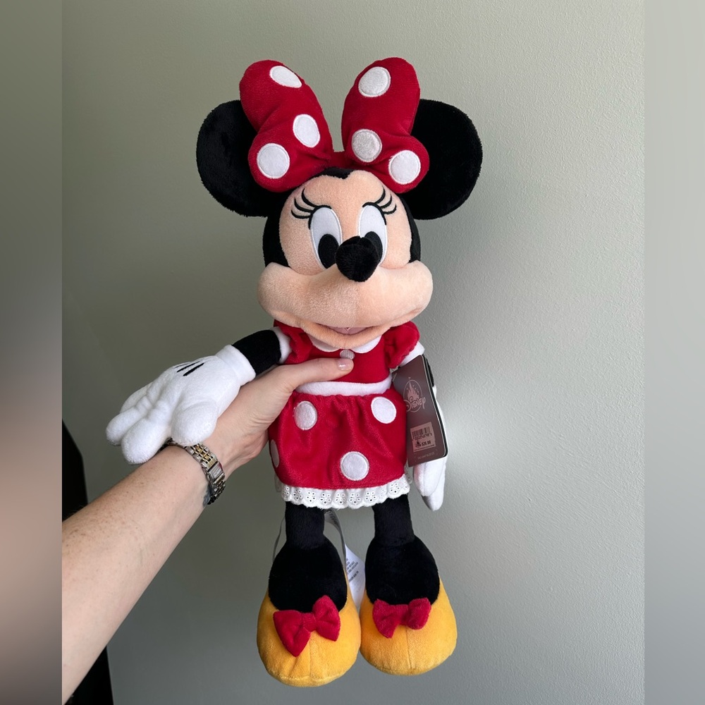 WDW Minnie Mouse stuffed animal NWT